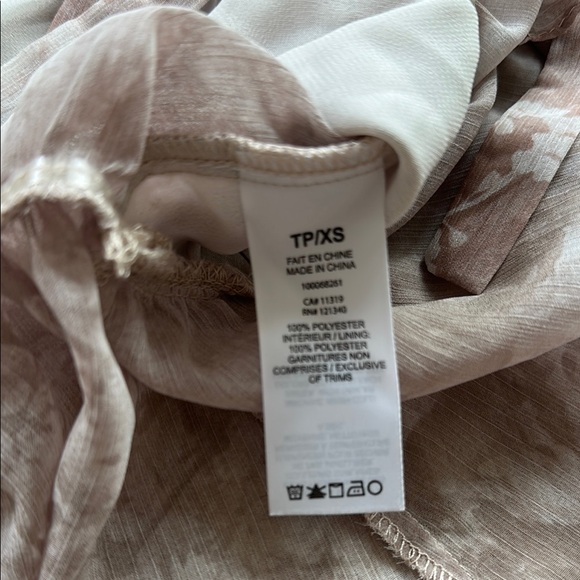 Dynamite Pink and White Flowered Patterned Blouse - Picture 3 of 3